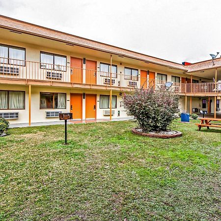Oyo Hotel Lake Charles Hwy 10 Екстериор снимка