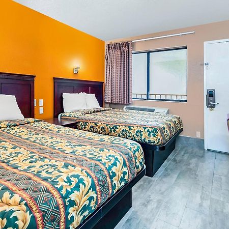 Oyo Hotel Lake Charles Hwy 10 Екстериор снимка