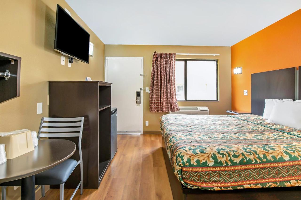 Oyo Hotel Lake Charles Hwy 10 Екстериор снимка