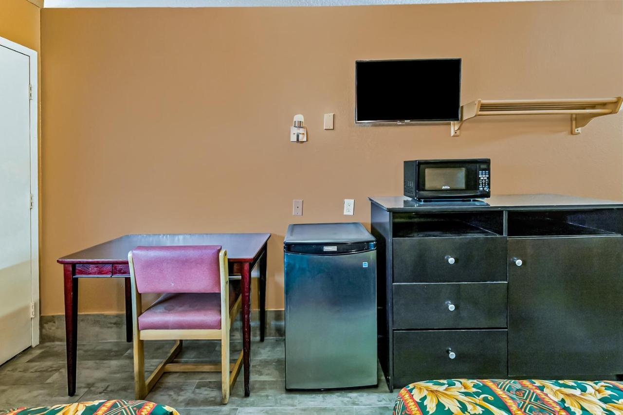 Oyo Hotel Lake Charles Hwy 10 Екстериор снимка