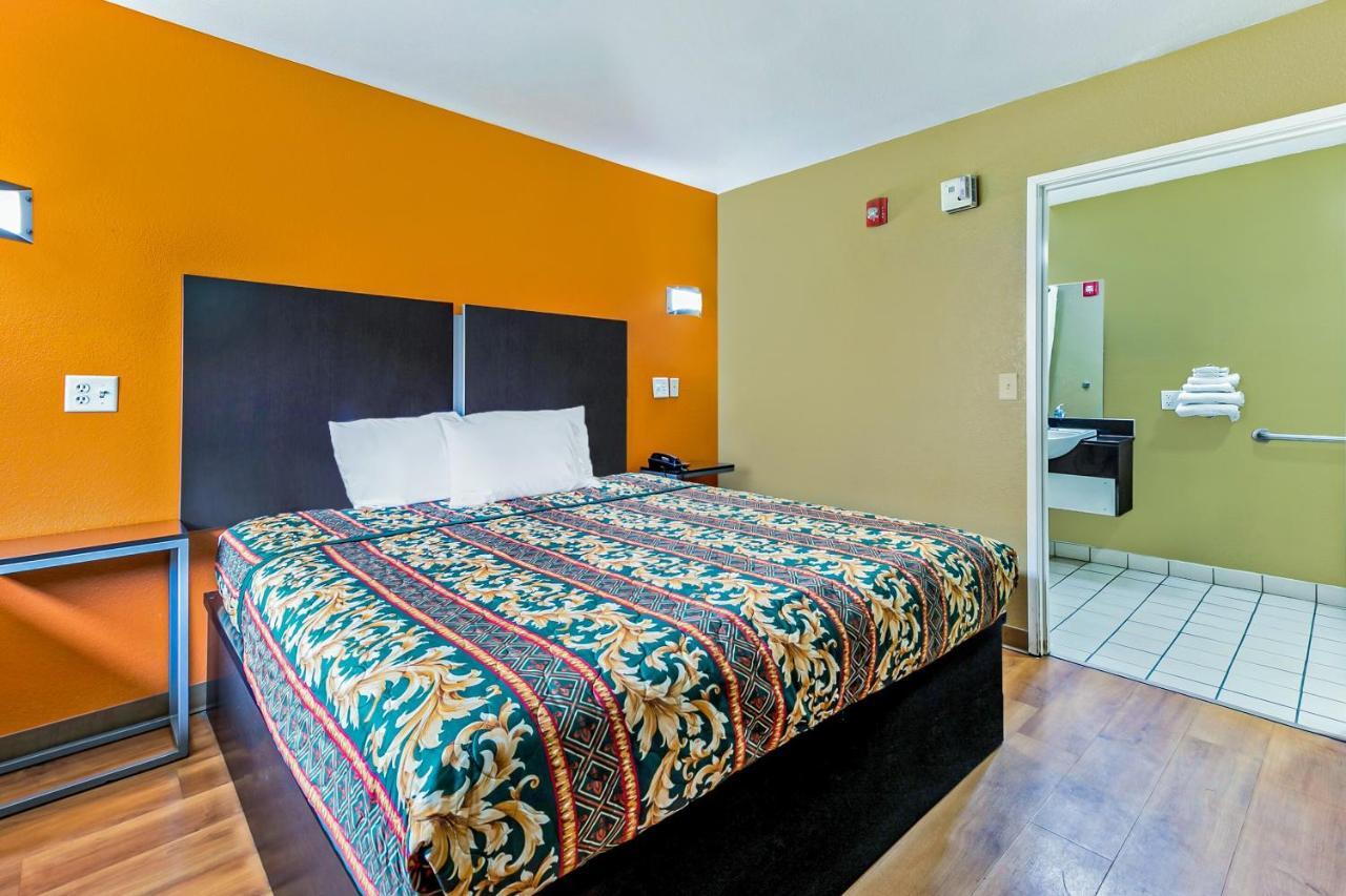 Oyo Hotel Lake Charles Hwy 10 Екстериор снимка