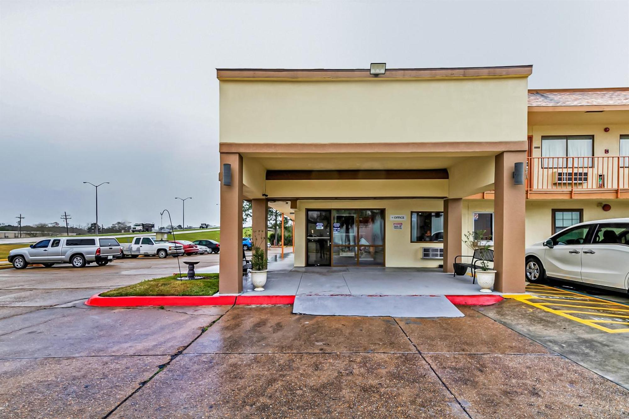Oyo Hotel Lake Charles Hwy 10 Екстериор снимка