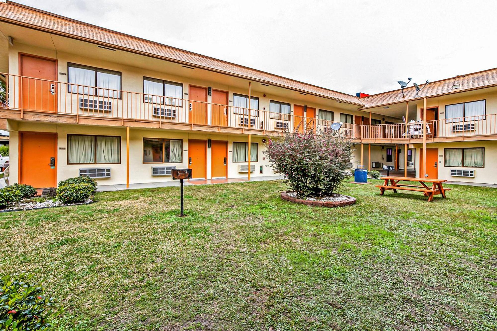 Oyo Hotel Lake Charles Hwy 10 Екстериор снимка