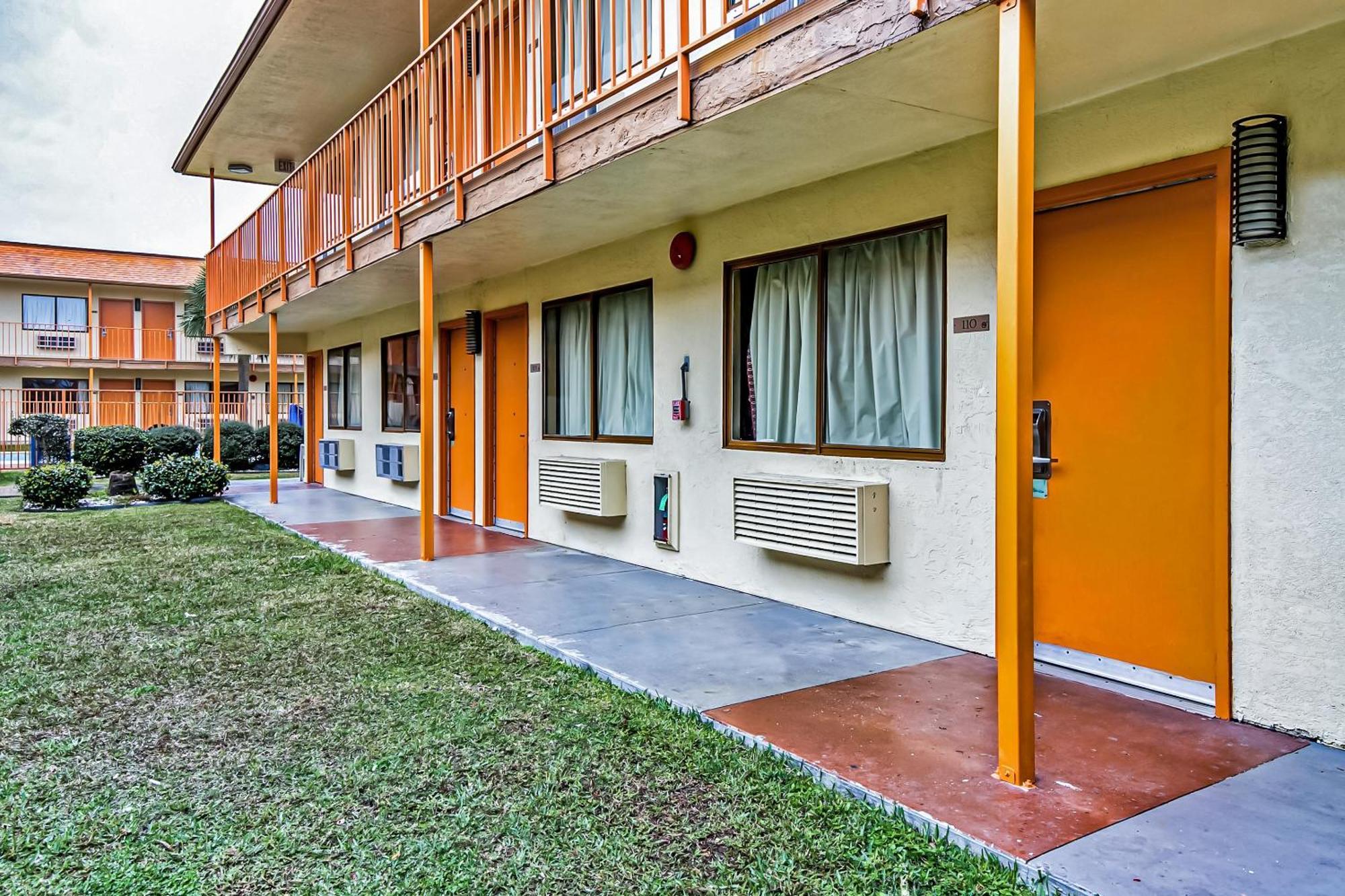 Oyo Hotel Lake Charles Hwy 10 Екстериор снимка