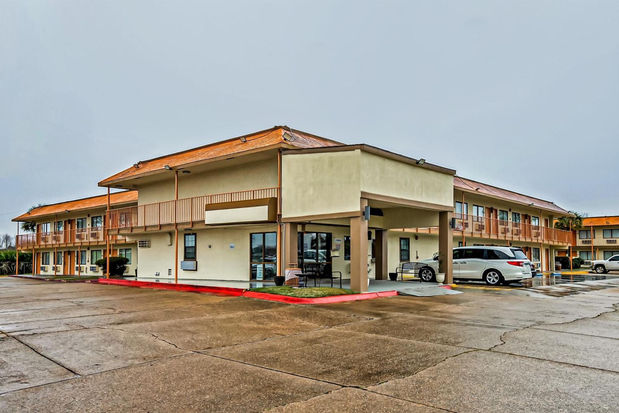 Oyo Hotel Lake Charles Hwy 10 Екстериор снимка