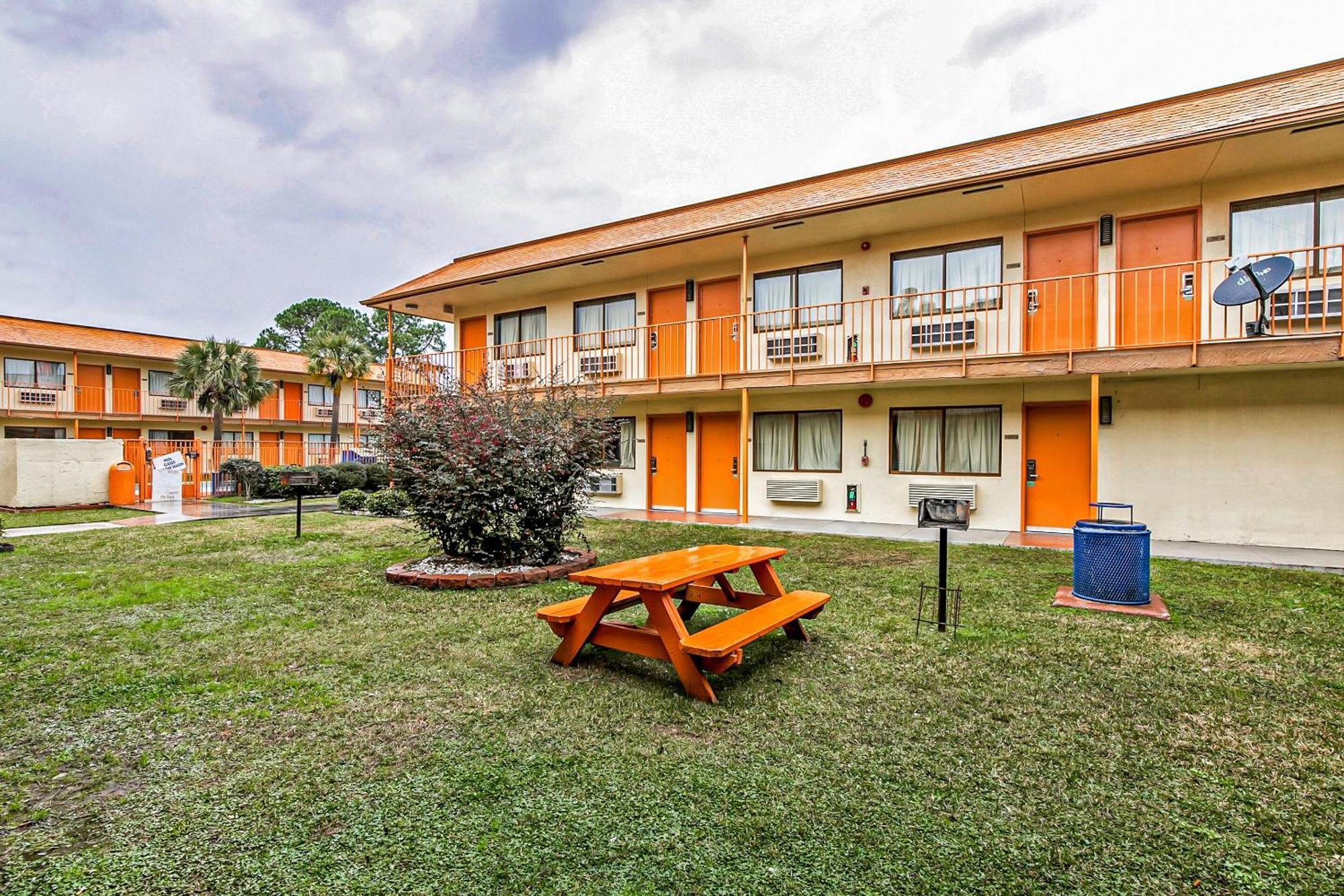 Oyo Hotel Lake Charles Hwy 10 Екстериор снимка